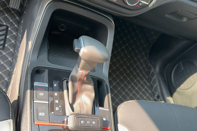 Used Qoros 5 2019 1.6T Automatic Zhiyun Connect (AliOS) Edition Prestige Model Gear Lever