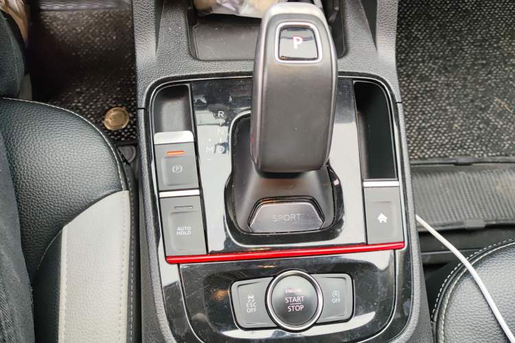 Used Qoros 5 2019 Qoros 5S 1.6 TGDI Prestige Model Gear Lever