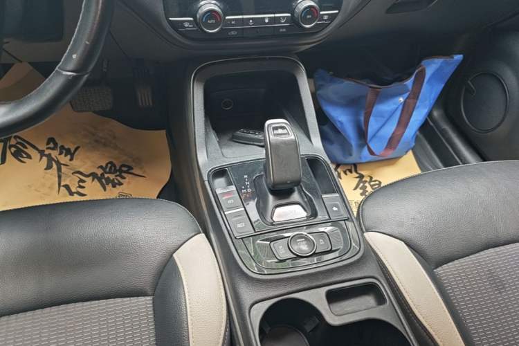 Used Qoros 5 2019 Qoros 5S 1.6 TGDI Leading Model Gear Lever