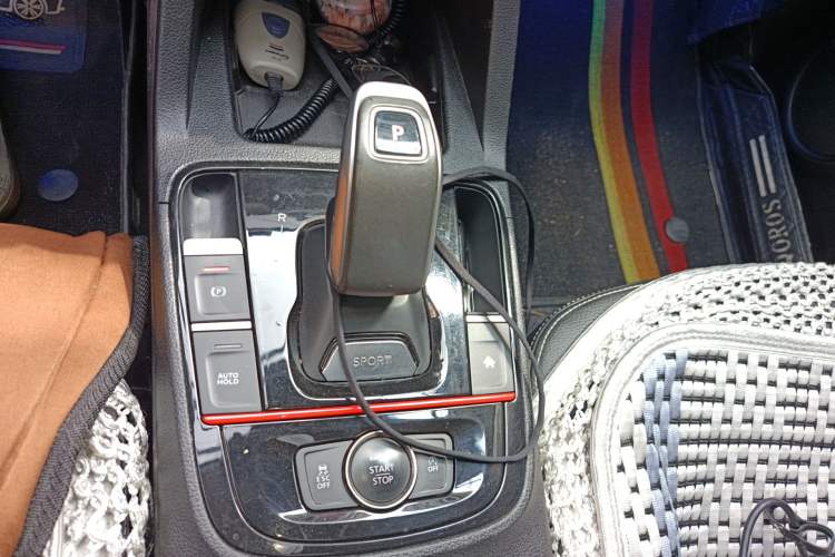 Used Qoros 5 2019 Qoros 5S 1.6 TGDI Prestige Model Gear Lever