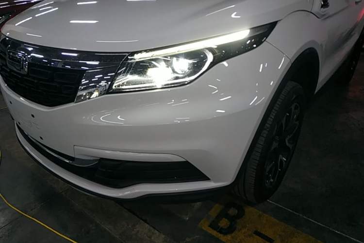 Used Qoros 5 2019 Qoros 5S 1.6 TGDI Prestige Model Left Front Headlight