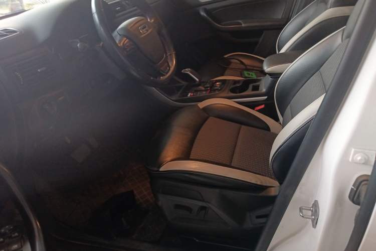 Used Qoros 5 2019 Qoros 5S 1.6 TGDI Prestige Model Left Front Seat