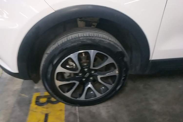 Used Qoros 5 2019 Qoros 5S 1.6 TGDI Prestige Model Left Front Wheel Hub