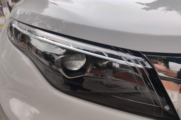 Used Qoros 5 2019 1.6T Automatic Zhiyun Connect (AliOS) Edition Prestige Model Right Front Headlight