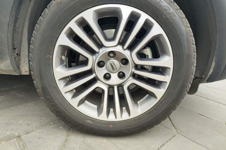 Used Qoros 5 2019 Qoros 5S 1.6 TGDI Prestige Model Right Front Wheel Hub