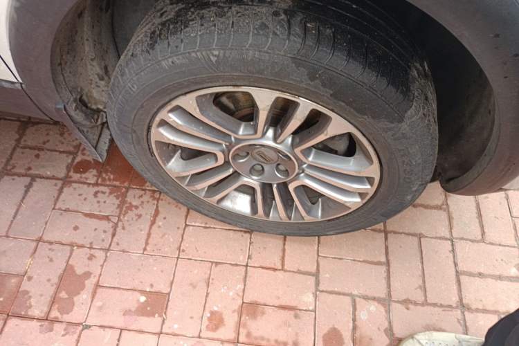Used Qoros 5 2019 Qoros 5S 1.6 TGDI Prestige Model Right Front Wheel Hub