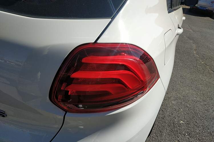 Used Qoros 5 2019 1.6T Automatic Zhiyun Connect (AliOS) Edition Prestige Model Right Rear Taillight