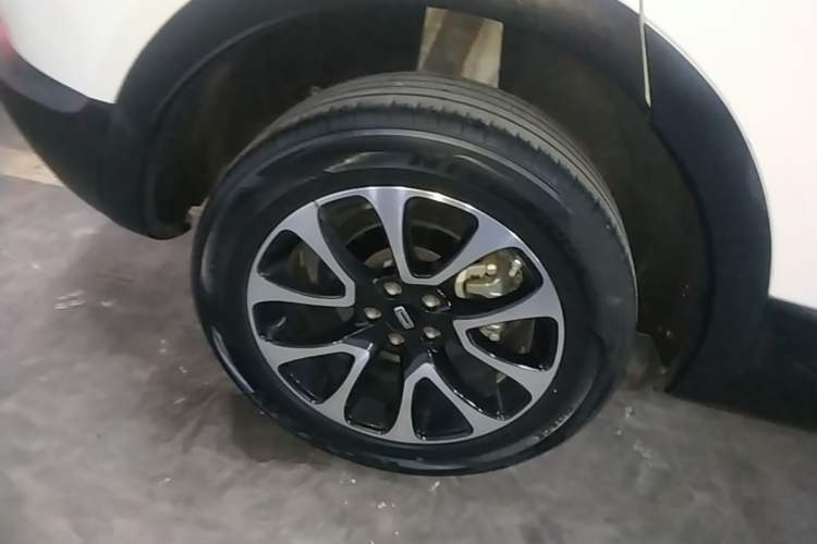Used Qoros 5 2019 Qoros 5S 1.6 TGDI Prestige Model Right Rear Wheel Hub