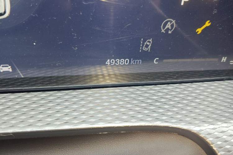 Used Qoros 7 2020 1.6T Cruise Luxury Model Odometer Close Up