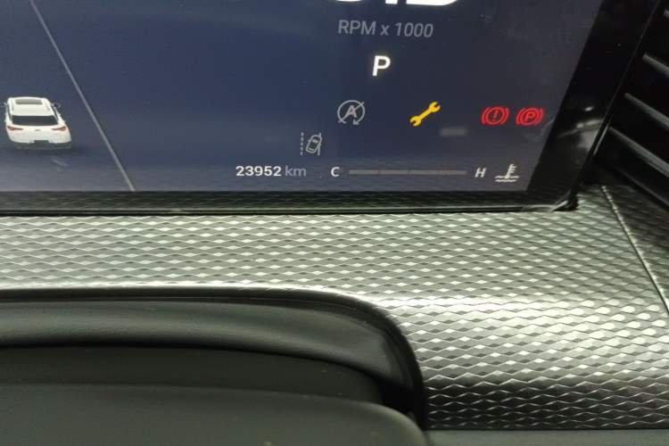 Used Qoros 7 2020 1.8T Flagship Navigation Model Odometer Close Up