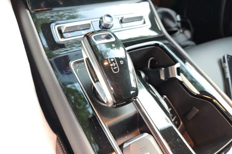 Used Qoros 7 2020 1.8T Escort Elite Edition Gear Lever