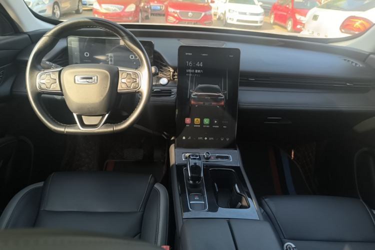 Used Qoros 7 2020 1.6T Escort Elite Model Center Console