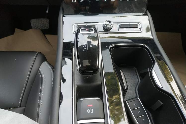 Used Qoros 7 2020 1.8T Escort Elite Edition Gear Lever
