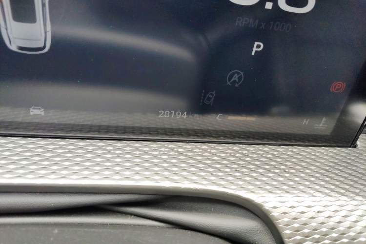 Used Qoros 7 2020 1.6T Cruise Luxury Model Odometer Close Up