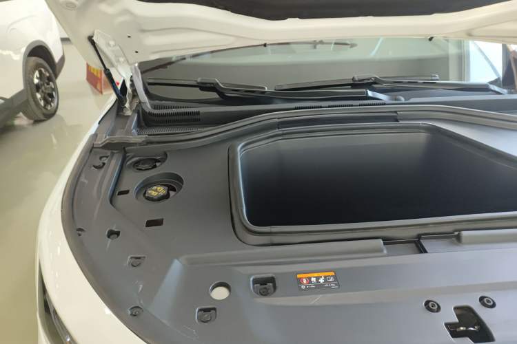 Used Radar Horizon 2023 550 km Enjoyment Edition Engine Bay Right