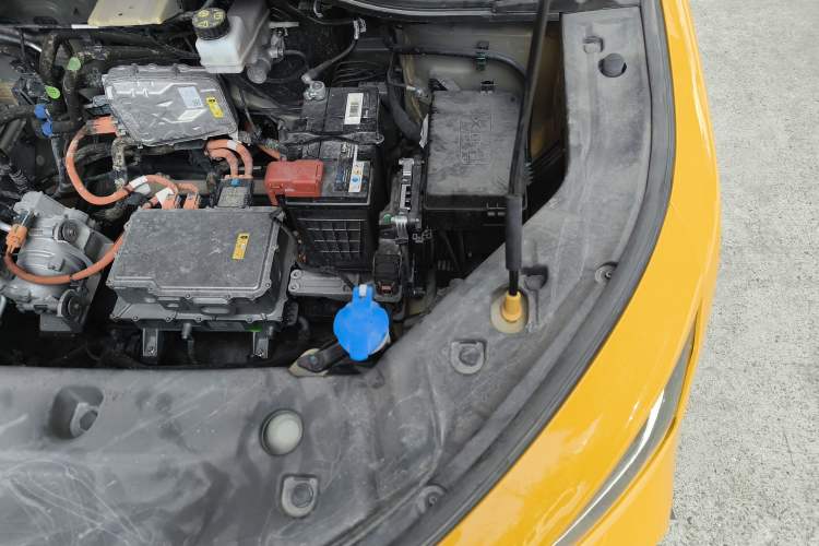 Used Radar Horizon 2023 410 km Entrepreneur Edition Engine Bay Left