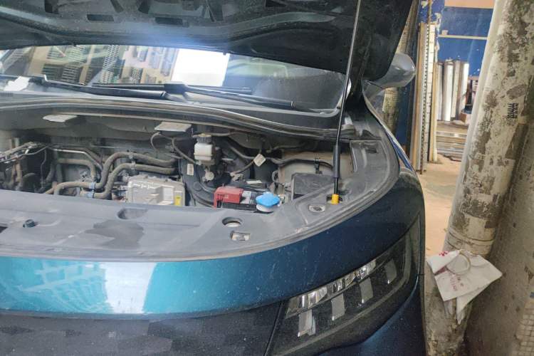 Used Radar Horizon 2023 410 km Entrepreneur Edition Engine Bay Left