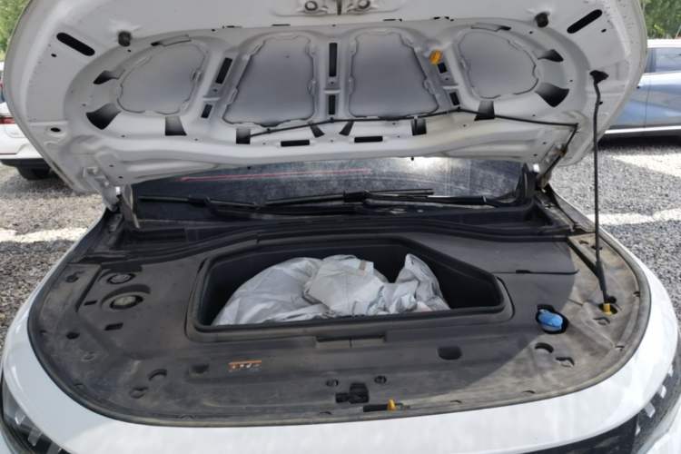 Used Radar Horizon 2023 410 km Launch Edition Engine Bay
