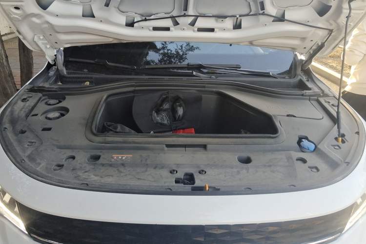 Used Radar Horizon 2023 410 km Entrepreneur Edition Engine Bay