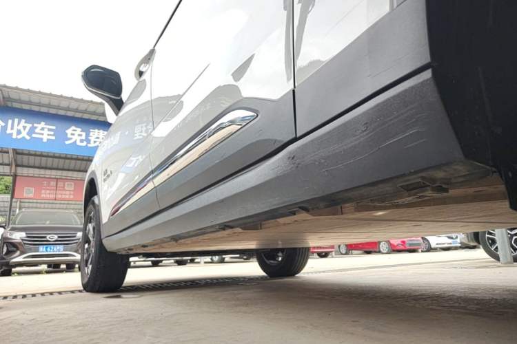 Used Radar Horizon 2023 410 km Science & Innovation Version Left Side Sill