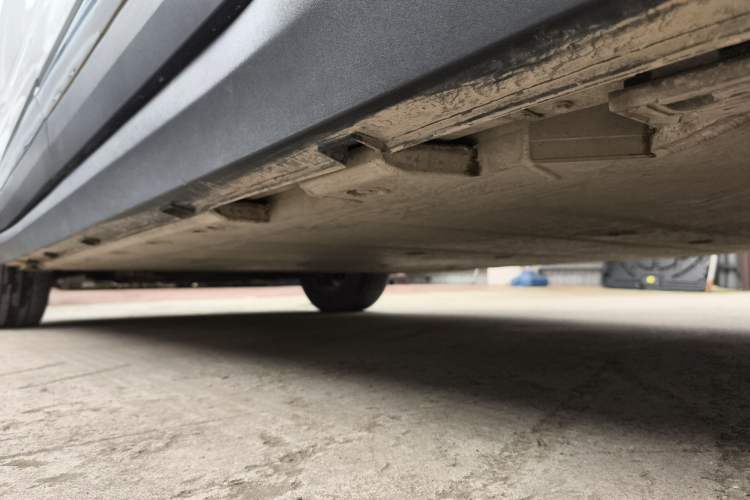 Used Radar Horizon 2023 550 km Creator Edition Left Side Sill
