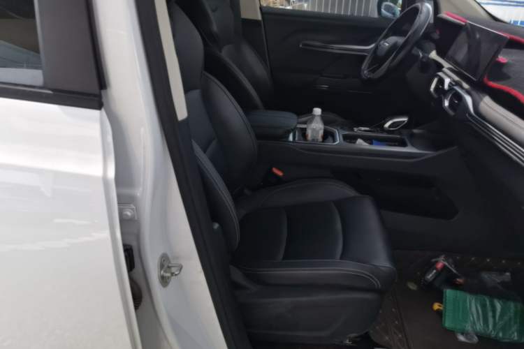 Used Radar Horizon 2023 410 km Launch Edition Right Front Seat