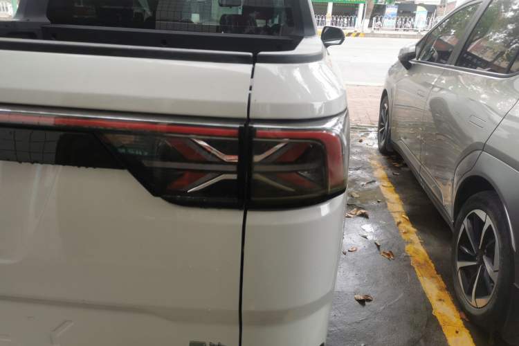 Used Radar Horizon 2023 410 km Entrepreneur Edition Right Rear Taillight