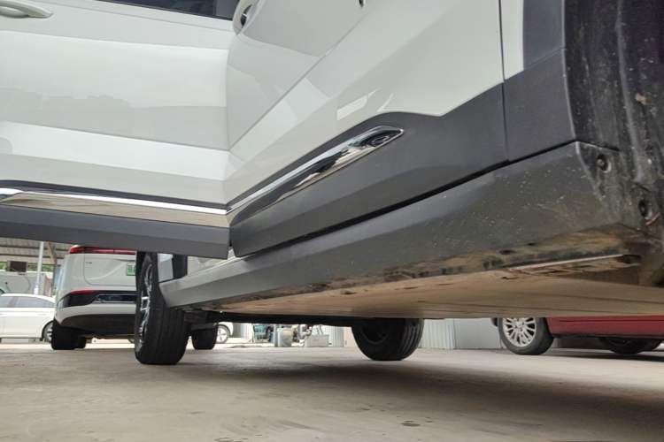 Used Radar Horizon 2023 410 km Science & Innovation Version Right Side Sill