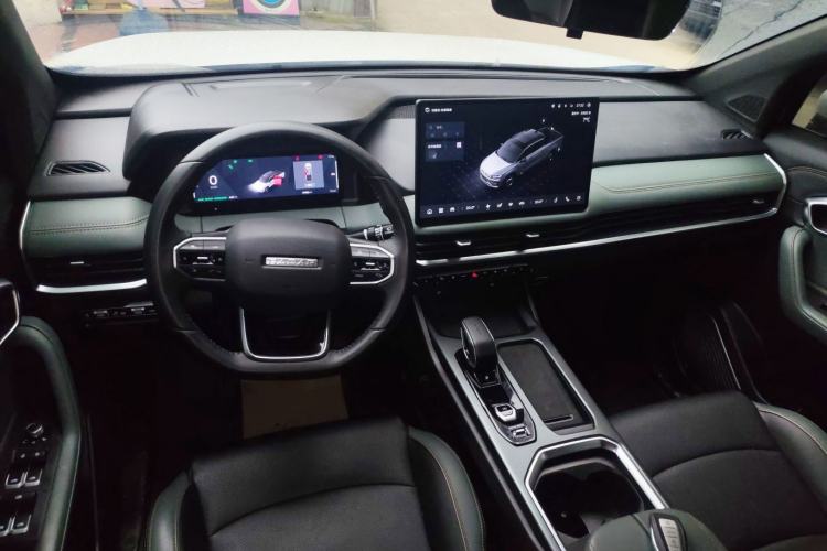 Used Radar Horizon 2024 460 km All-Wheel-Drive Max Version Center Console
