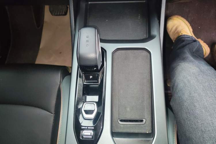 Used Radar Horizon 2024 460 km All-Wheel-Drive Max Version Gear Lever
