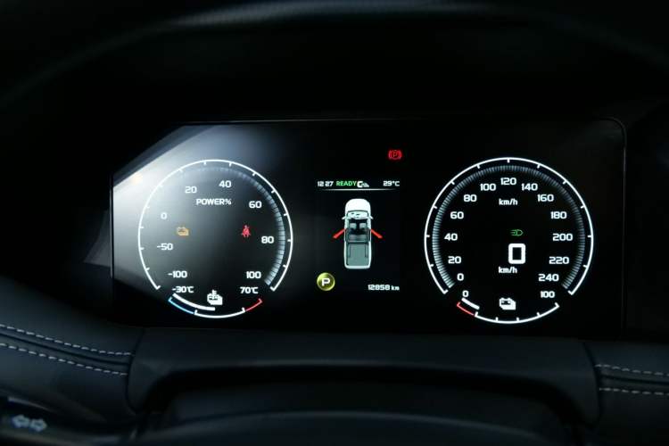 Used Radar Horizon 2024 415 km Two-Wheel-Drive Science & Innovation Edition Odometer Close Up