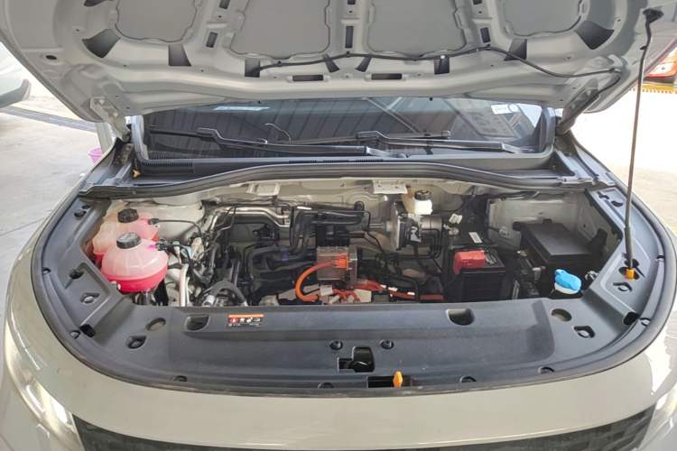 Used Radar King Kong 2025 430 km Two-Wheel Drive Long Bed – Lucky King Engine Bay