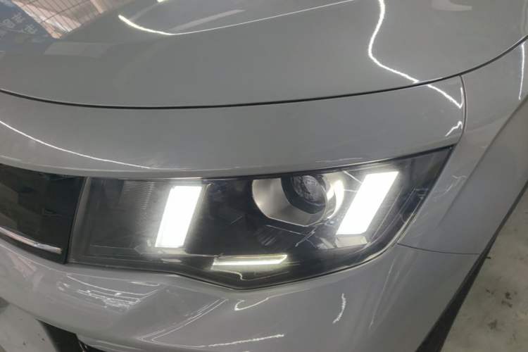 Used Radar King Kong 2025 EM-P Four-Wheel Drive Long-Box "Thousand-Mile Diamond" Left Front Headlight