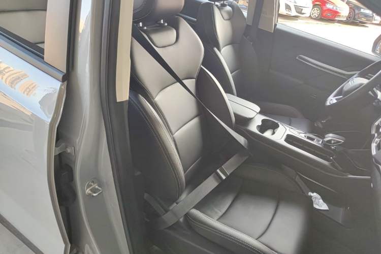 Used Radar King Kong 2025 430 km Two-Wheel Drive Long Bed – Lucky King Right Front Seat
