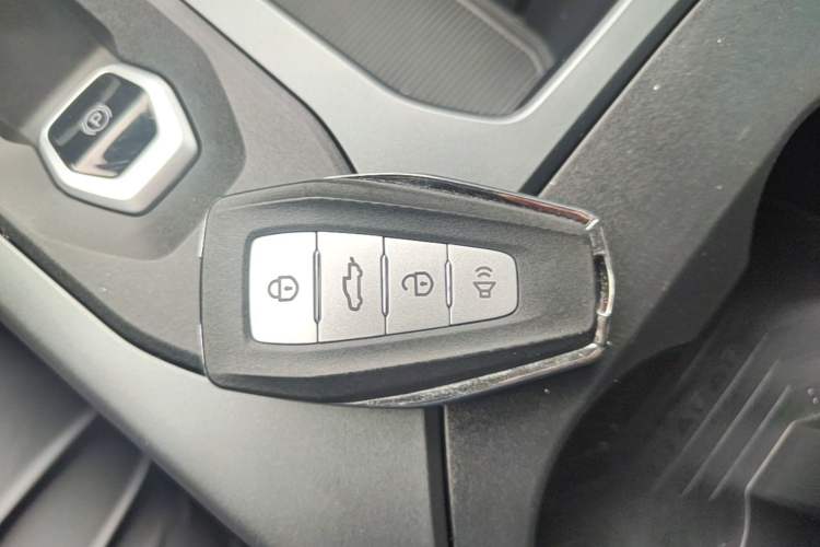 Used Radar King Kong 2025 430 km Two-Wheel Drive Long Bed – Lucky King Vehicle Key