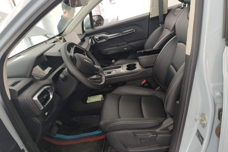 Used Radar King Kong 2025 430 km Two-Wheel Drive Long Bed – Lucky King Left Front Seat