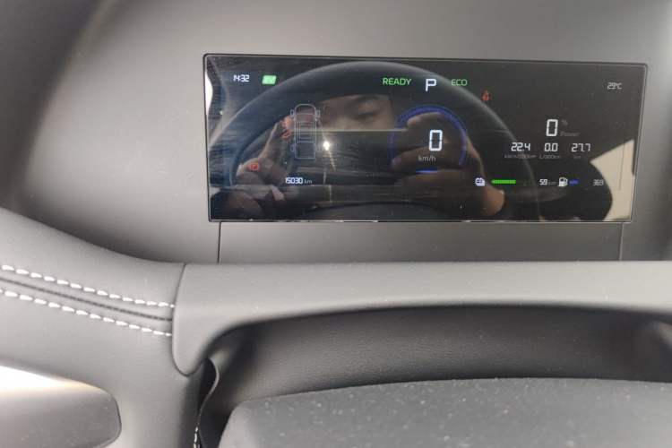 Used Radar King Kong 2025 EM-P Four-Wheel Drive Long-Box "Thousand-Mile Diamond" Odometer Close Up