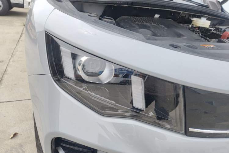 Used Radar King Kong 2025 EM-P Four-Wheel Drive Long-Box "Thousand-Mile Diamond" Right Front Headlight