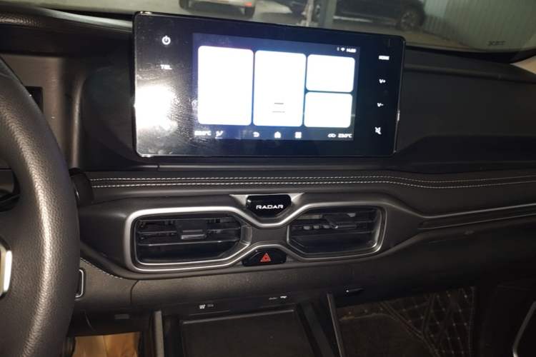 Used Radar King Kong 2025 EM-P Four-Wheel Drive Long-Box "Thousand-Mile Diamond" Audio And AC Panel