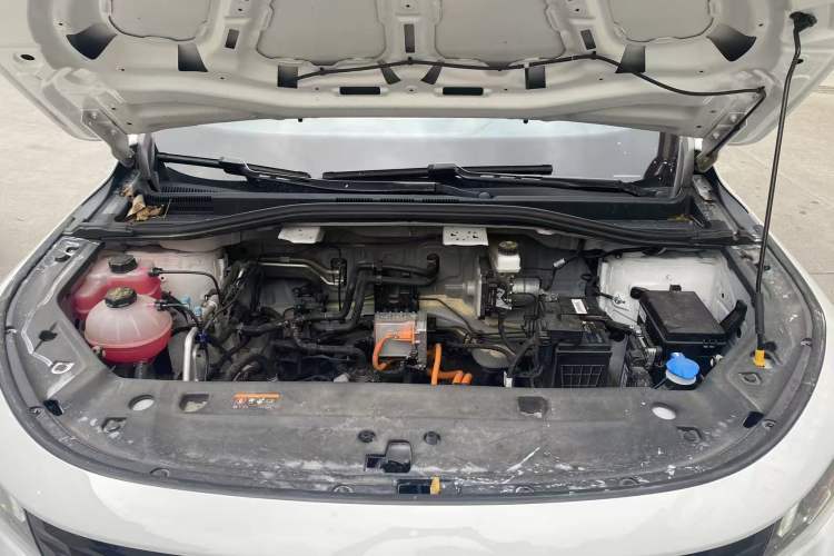 Used Radar King Kong 2025 460 km All-Wheel Drive Long-Box Version – Mighty King Kong Engine Bay