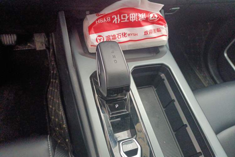 Used Radar King Kong 2025 PHEV All-Wheel-Drive Extended-Range “Thousand-Mile Diamond” Electric Hybrid PLUS Edition Gear Lever