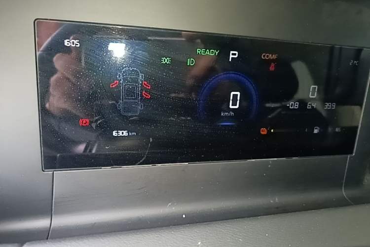 Used Radar King Kong 2025 PHEV All-Wheel-Drive Extended-Range “Thousand-Mile Diamond” Electric Hybrid PLUS Edition Instrument Cluster