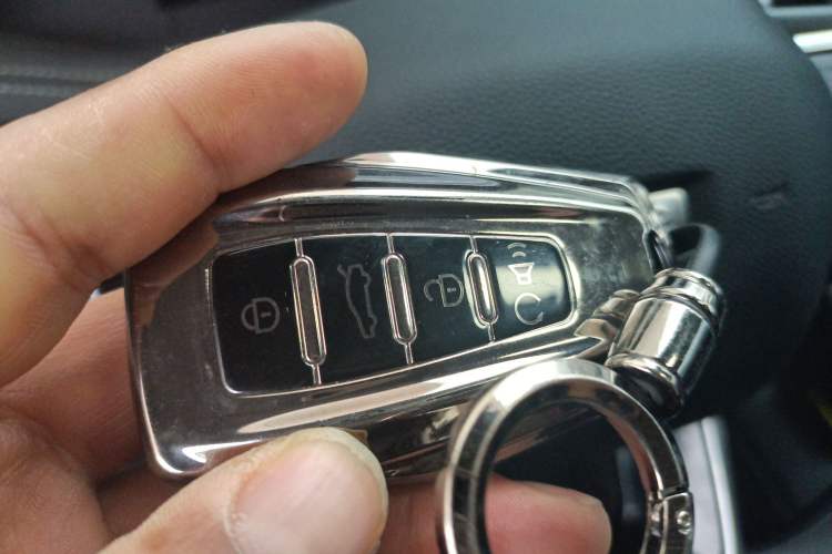 Used Radar King Kong 2025 PHEV All-Wheel-Drive Extended-Range “Thousand-Mile Diamond” Electric Hybrid PLUS Edition Interior 1