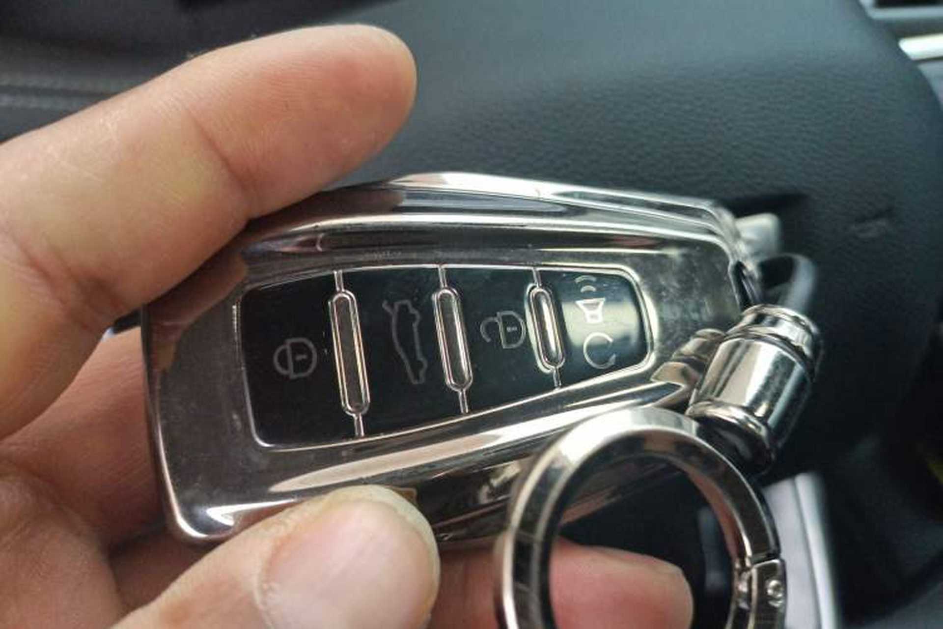 Used Radar King Kong 2025 PHEV All-Wheel-Drive Extended-Range “Thousand-Mile Diamond” Electric Hybrid PLUS Edition Interior 1