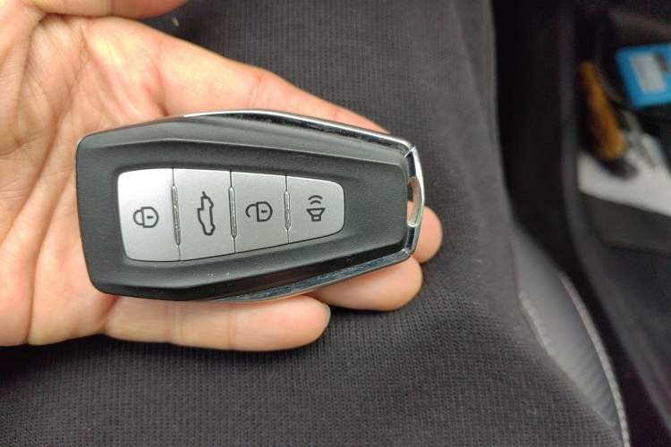Used Radar King Kong 2025 430 km Two-Wheel Drive Standard Box – Lucky King Interior 1