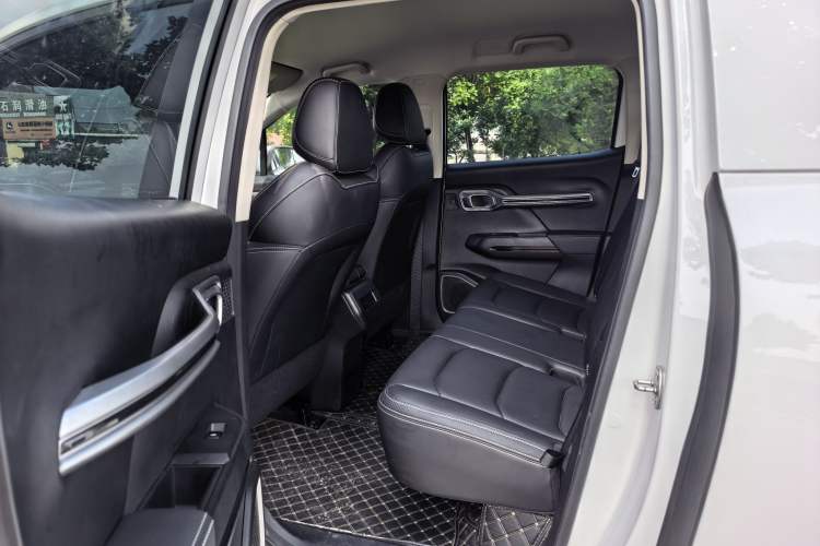 Used Radar King Kong 2025 EM-P Four-Wheel Drive Long-Box "Thousand-Mile Diamond" Interior 3