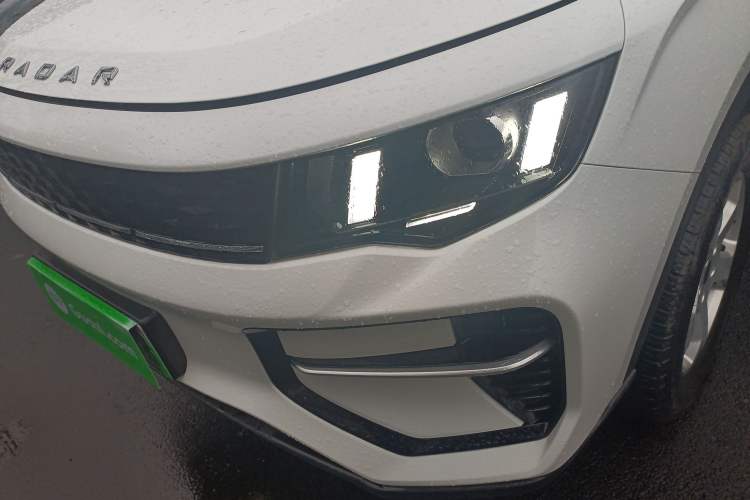 Used Radar King Kong 2025 PHEV All-Wheel-Drive Extended-Range “Thousand-Mile Diamond” Electric Hybrid PLUS Edition Left Front Headlight