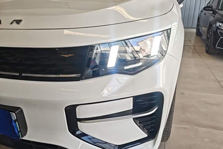 Used Radar King Kong 2025 EM-P Four-Wheel Drive Long-Box "Thousand-Mile Diamond" Left Front Headlight