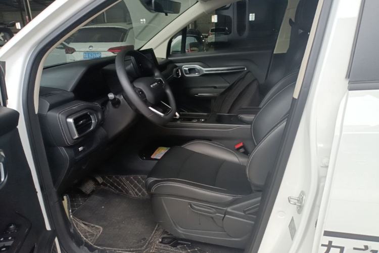 Used Radar King Kong 2025 PHEV All-Wheel-Drive Extended-Range “Thousand-Mile Diamond” Electric Hybrid PLUS Edition Left Front Seat
