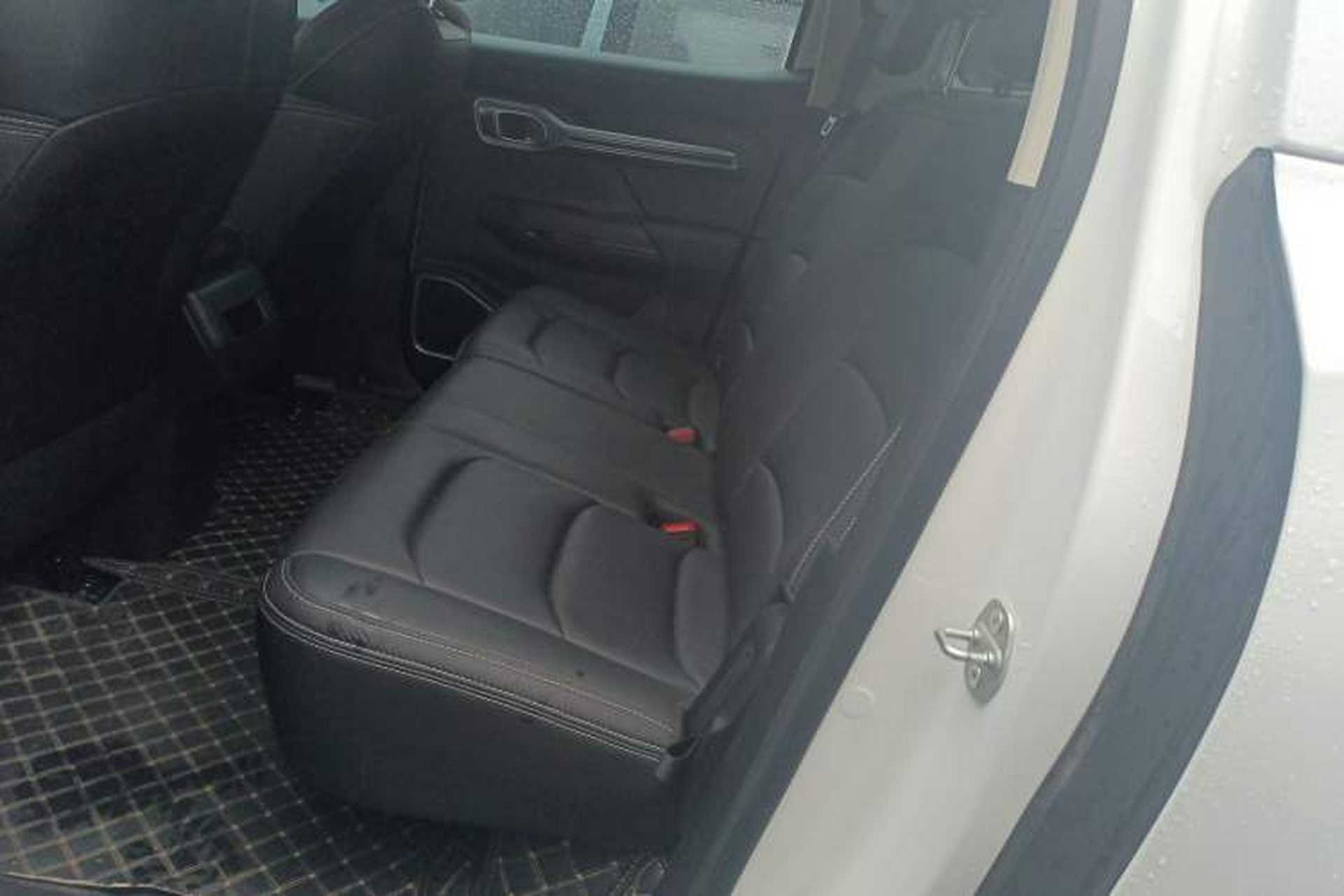 Used Radar King Kong 2025 PHEV All-Wheel-Drive Extended-Range “Thousand-Mile Diamond” Electric Hybrid PLUS Edition Left Rear Seat